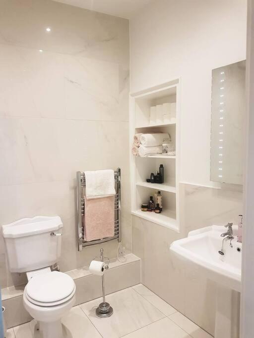 Spacious Apartment In The Heart Of Camden Town Londra Exterior foto
